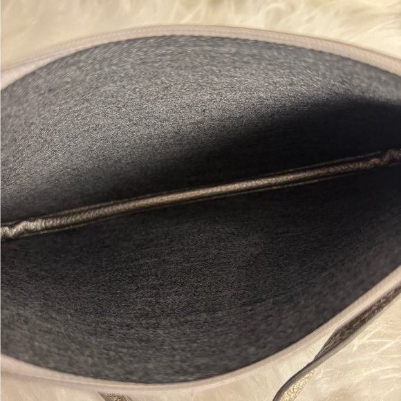 MCM Black & Silver Wristlet - Picture 5 of 10